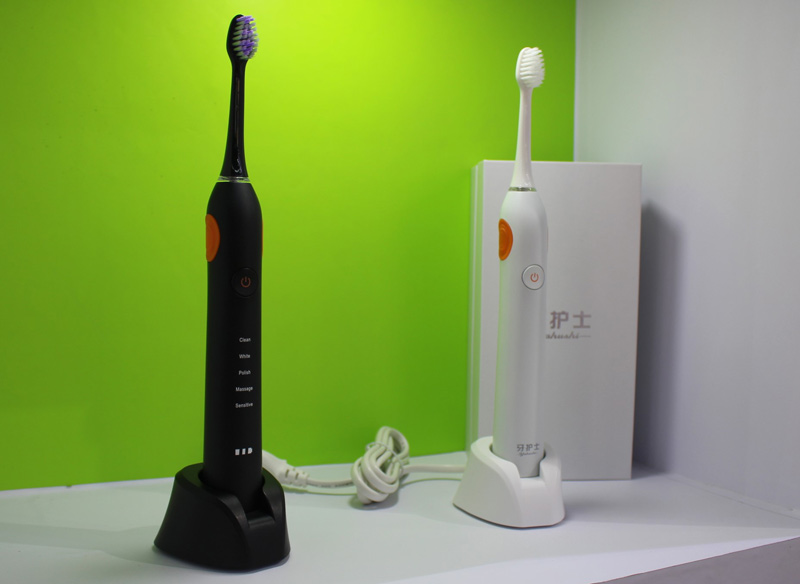 电动牙刷感应式充电有什么好处？